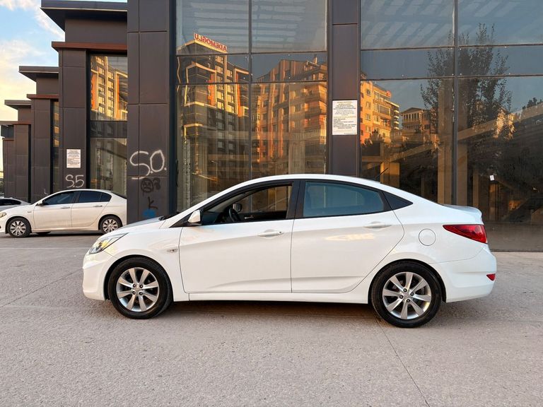 HYUNDAI ACCENT BLUE