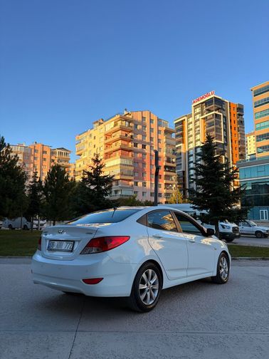 HYUNDAI ACCENT BLUE