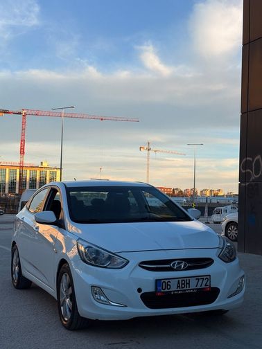 HYUNDAI ACCENT BLUE