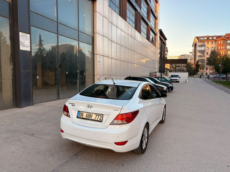 HYUNDAI ACCENT BLUE