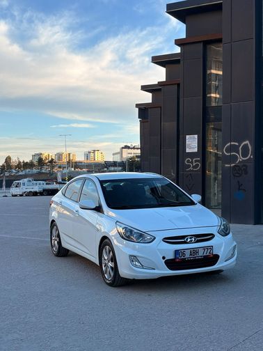 HYUNDAI ACCENT BLUE