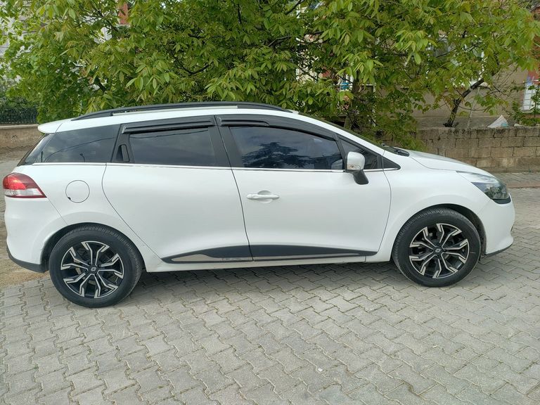 RENAULT CLIO SPORT TOURER