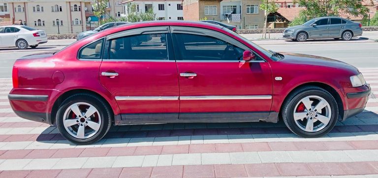 VOLKSWAGEN PASSAT