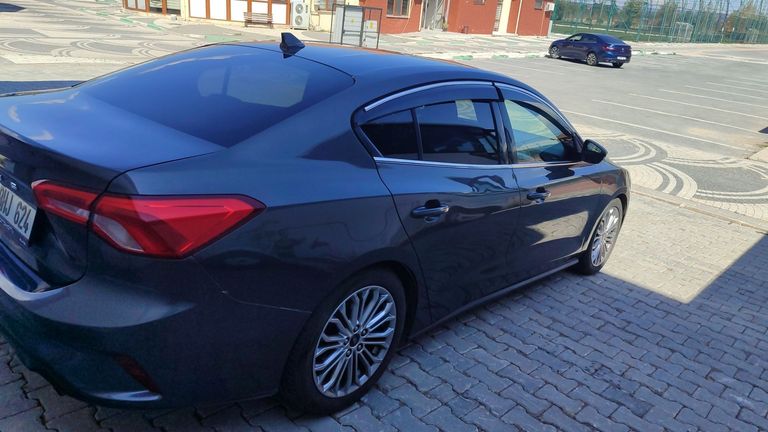 FORD FOCUS