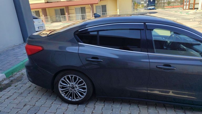 FORD FOCUS