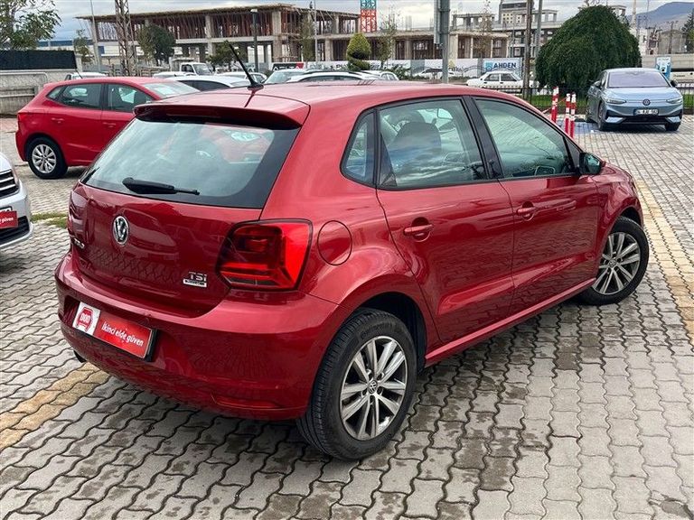 VOLKSWAGEN POLO