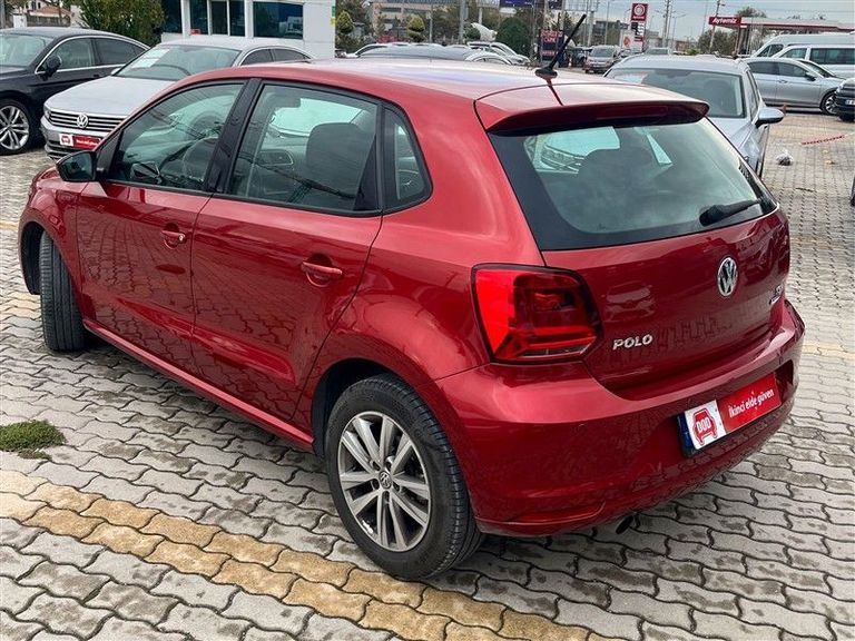 VOLKSWAGEN POLO
