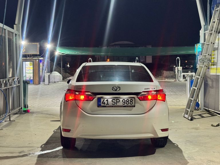TOYOTA COROLLA