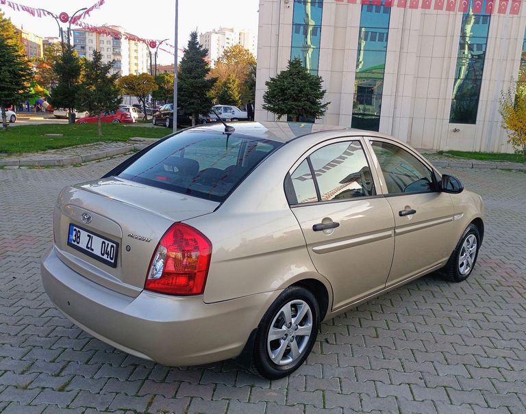 HYUNDAI ACCENT