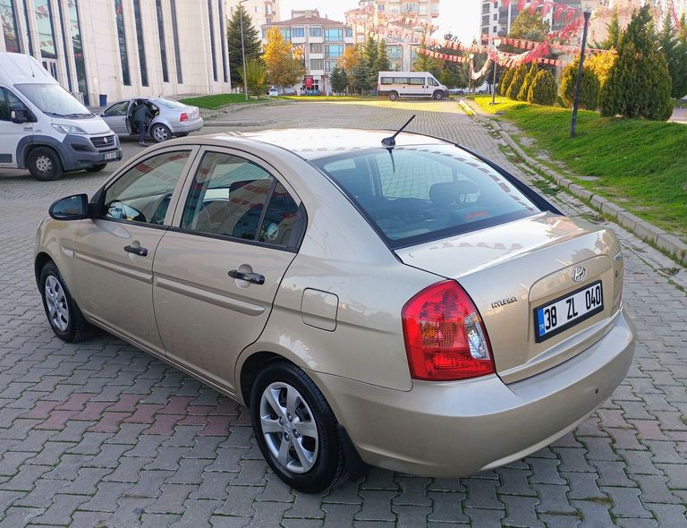HYUNDAI ACCENT