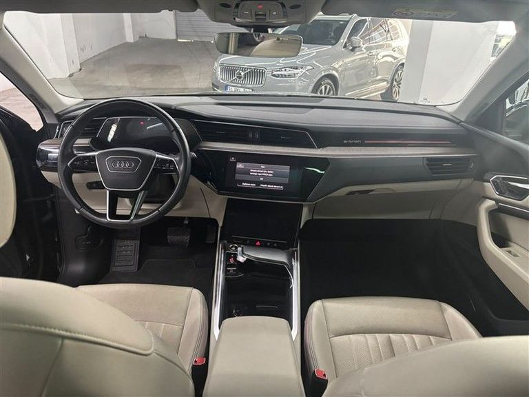 AUDI Q8 E-TRON