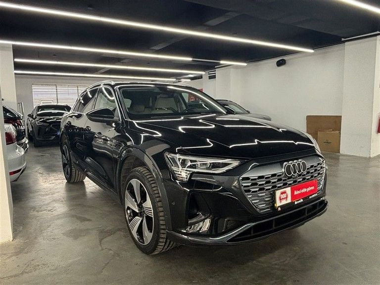 AUDI Q8 E-TRON